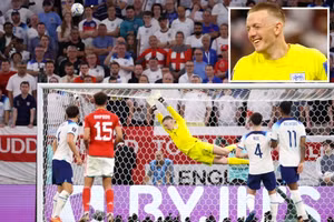 Video: Thủ môn Anh bị chế giễu vì ‘bay người biểu diễn' 