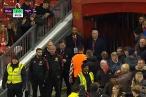 Ronaldo nhận loạt án phạt sốc, ‘hết cửa’ ra sân ở Man Utd 