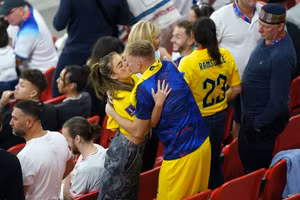 Khoảnh khắc lãng mạn của tuyển thủ Anh với các nàng Wags 