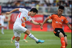 Công Phượng ghi bàn giúp đội nhà có chiến thắng đầu tiên tại V-League 2022.