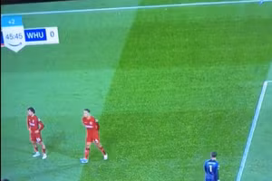 Van Dijk dùng tiểu xảo 'khác người' giúp Liverpool chiến thắng 