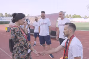 Mourinho được mời làm nhân chứng cho màn cầu hôn của chàng trai với cô gái tại Bồ Đào Nha hôm 22-7. 