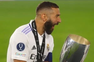 Giúp Real Madrid giành Siêu cúp châu Âu, Benzema đi vào lịch sử 