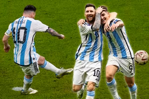 Messi ‘ăn đứt’ Ronaldo ở hạng mục danh giá