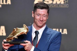 Lewandowski ‘ẵm’ Giày Vàng châu Âu 