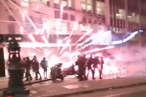 Xuống đường mừng chiến thắng, thiếu niên 14 tuổi ở Pháp thiệt mạng 