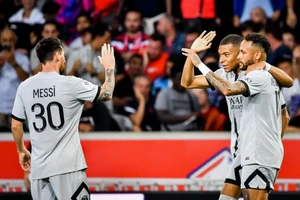 Mbappe ‘thắng’ Neymar trong vụ tranh giành đá 11m 