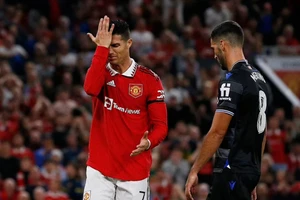 Ronaldo trình diễn nghèo nàn, Man Utd thua sốc ở Europa League 