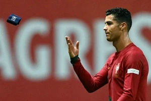 Ronaldo nhận ‘gạch đá’ sau trận Bồ Đào Nha thua Tây Ban Nha 