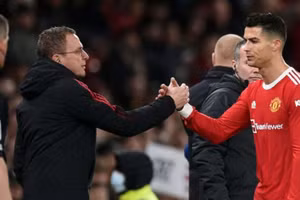 Thầy cũ của Ronaldo ‘bật bãi’ khỏi Man Utd vì lý do bất ngờ.