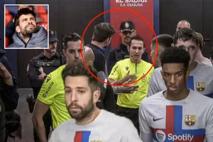 Pique bị truất quyền thi đấu trước khi giải nghệ