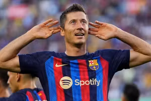 Chi tiết cực lạ trong hợp đồng của Lewandowski với Barca 