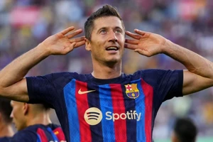 Chi tiết cực lạ trong hợp đồng của Lewandowski với Barca 