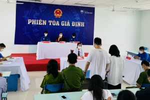 Học sinh tham gia "Phiên toà giả định".