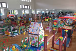 Đồ dùng dạy học do giáo viên Đắk Lắk tự làm.