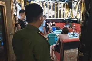 Kiểm tra tại karaoke Trầm Hương (ảnh: CACC).