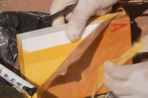 Bánh heroin mà các đối tượng vừa vận chuyển từ Nghệ An vào Buôn Ma Thuột để tiêu thụ.