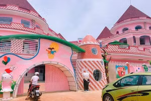Cổng trường MN Kitty - TP Buôn Ma Thuột.