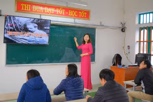 Một giờ lên lớp trực tuyến cho HS ở Trường THCS Hải Lý, huyện Hải Hậu, tình Nam Định