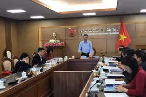 Thứ trưởng Nguyễn Văn Phúc phát biểu tại phiên họp.