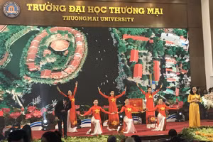 Tiết mục văn nghệ chào mừng tại lễ kỷ niệm