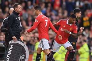 Ronaldo bỏ về sớm khi không được ra sân trận gặp Tottenham.