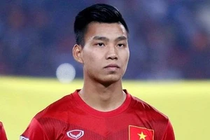 Văn Thanh đánh giá cao Billy Ketkeophomphone của tuyển Lào trước trận mở màn AFF Cup.