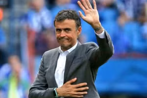 HLV Tây Ban Nha không hài lòng với công nghệ VAR sau trận thua Nhật Bản.