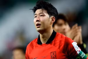 Son Heung-min không giấu được nỗi thất vọng sau trận thua Ghana.