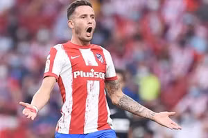 Tiền vệ Saul Niguez lọt tầm ngắm của Juventus.