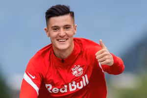 Benjamin Sesko lọt tầm ngắm của Man United.