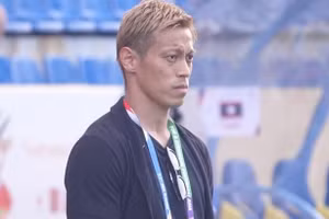 Keisuke Honda đánh giá cao bóng đá Thái Lan và Việt Nam.