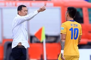 HLV Đức Thắng chia tay Sông Lam Nghệ An gia nhập Hồng Lĩnh Hà Tĩnh.