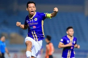 Văn Quyết giành giải Cầu thủ xuất sắc nhất V.League 2022