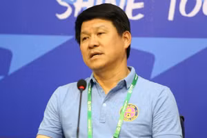 HLV Vũ Tiến Thành muốn giữ lại Lee Nguyễn cho mùa giải mới.