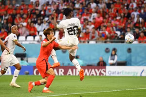 Tuyển Hàn Quốc nguy cơ bị loại sớm ngay từ vòng bảng sau trận thua Ghana.