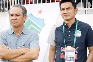Bầu Đức đang tìm mọi cách giữ chân HLV Kiatisak hậu V.League 2022.