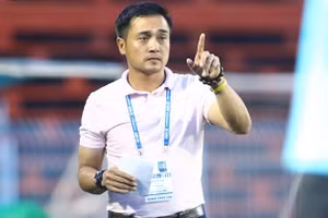 HLV Đức Thắng sắp có được chữ ký của Văn Lâm.