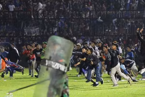 Bóng đá Indonesia nguy cơ nhận án phạt nặng từ FIFA sau vụ bạo động vừa qua.