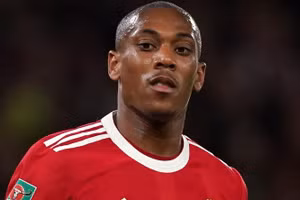 Anthony Martial sẽ không thi đấu ở trận gặp Chelsea vì chấn thương.