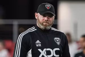 Rooney hy vọng Messi hoặc Ronaldo sẽ vô địch World Cup 2022.