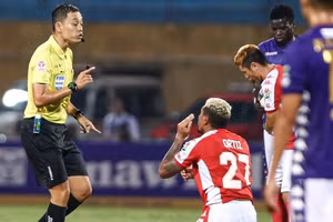 Công tác trọng tài tại V.League nhận nhiều hoài nghi từ phía người hâm mộ.