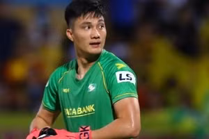 Thủ môn Văn Hoàng làm khán giả ở vòng 14 V.League vì án treo giò.