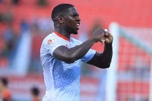 Rimario vắng mặt ở vòng 25 V.League vì án treo giò.