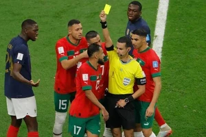 LĐBĐ Ma Rốc gửi đơn khiếu nại lên FIFA về kết quả trận gặp Pháp ở bán kết.