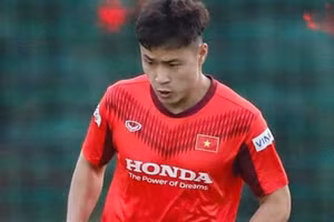 Đặng Văn Tới vắng mặt ở vòng 15 V.League vì án treo giò.