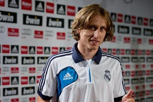 Luka Modric thất vọng sau trận hòa Ma Rốc.