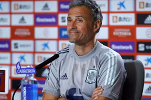 HLV Tây Ban Nha thất vọng khi đội nhà bị loại ở vòng 1/8 World Cup 2022.