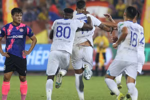 Nam Định trụ hạng sớm một vòng đấu sau chiến thắng trước Sài Gòn FC.