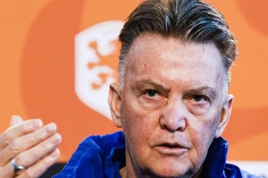 HLV Louis Van Gaal lo lắng khi mất Vua kiến tạo trận gặp Senegal.